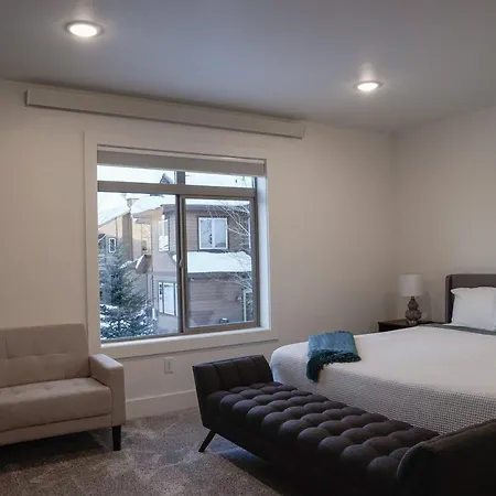 Teewinot Townhome